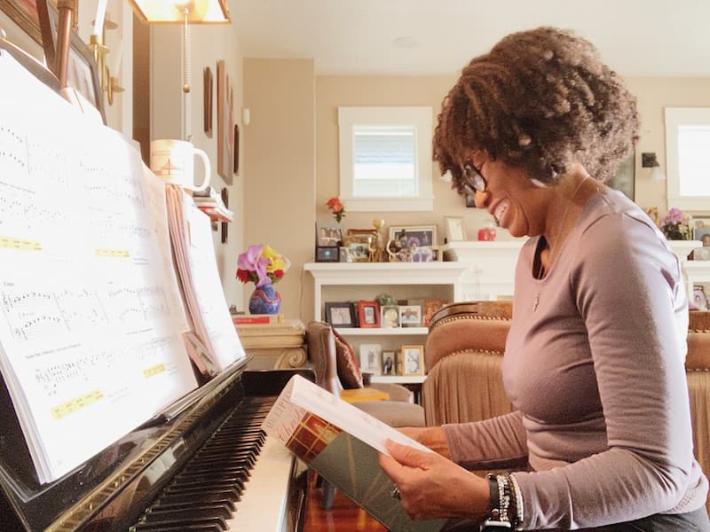 Piano lesson in progress